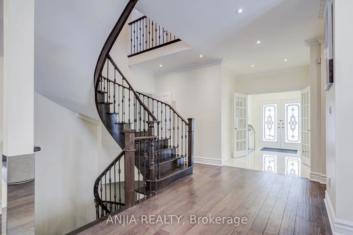 91 Reansbury Crescent photo 3