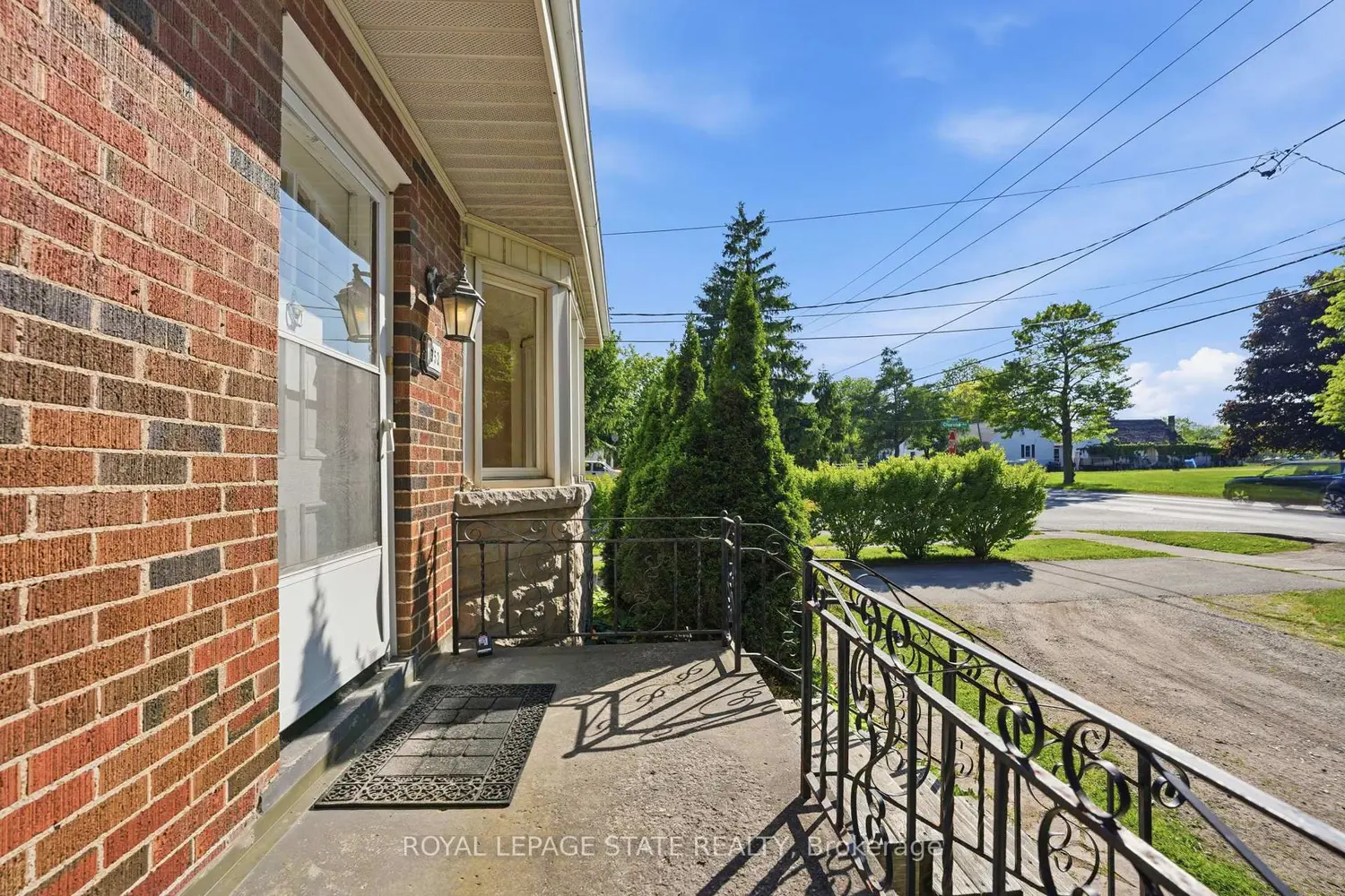 352 Parkside Drive photo 3