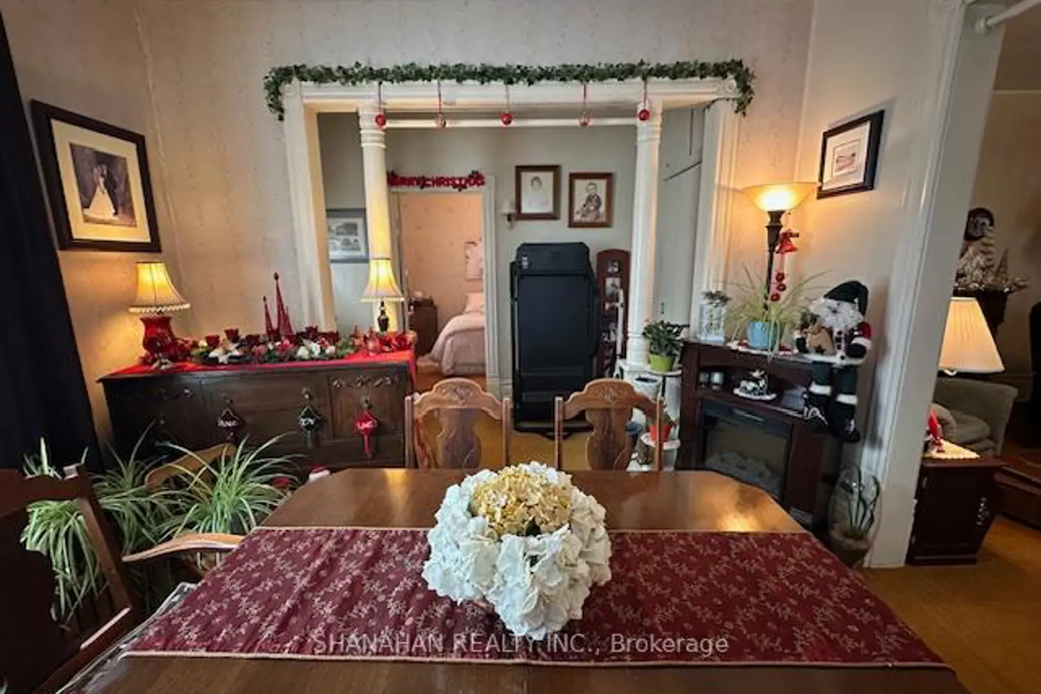 597 Simcoe Street photo 5