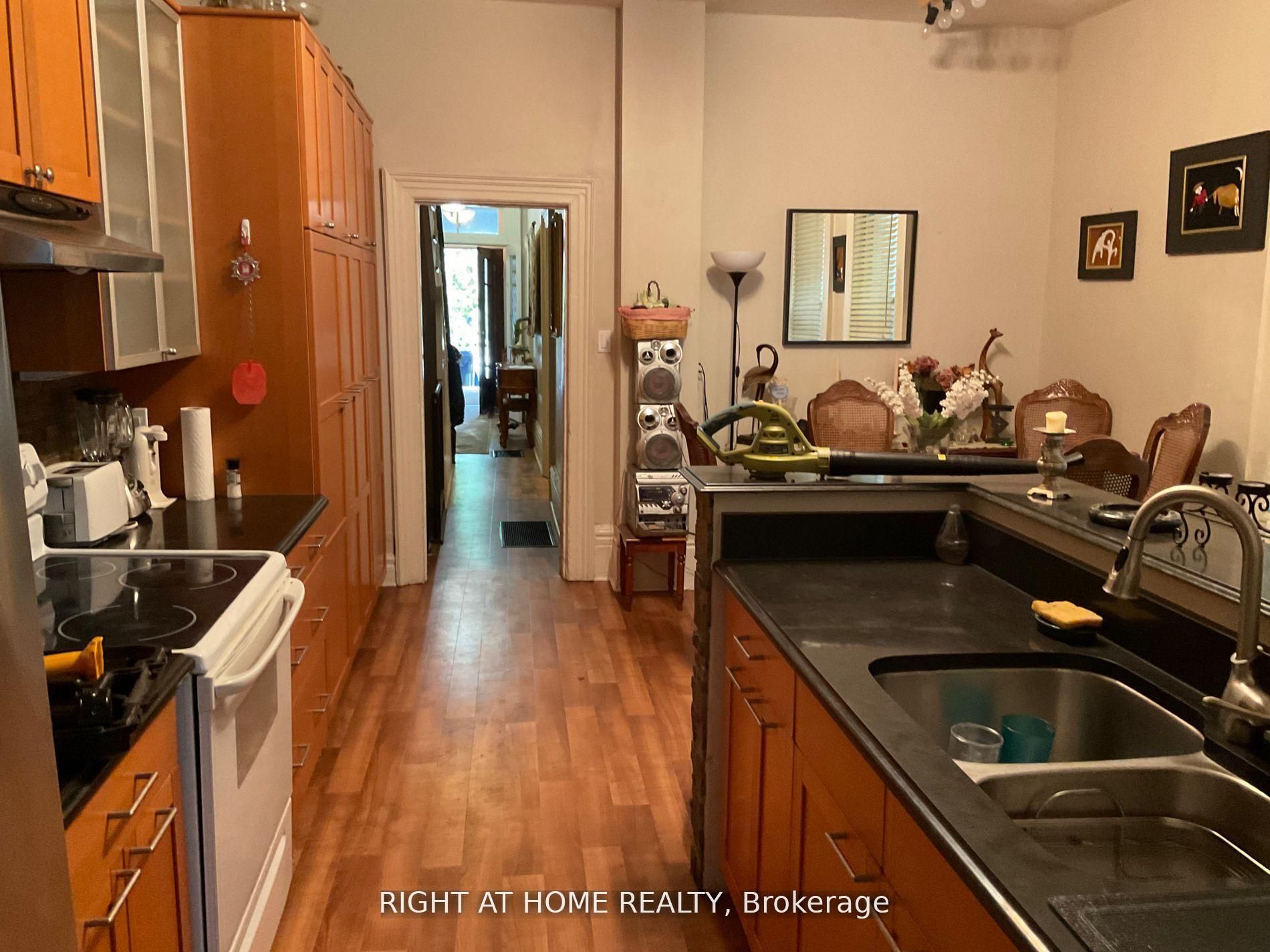 Room D-223 Beverley Street, Toronto, ON, M5T 1Z4