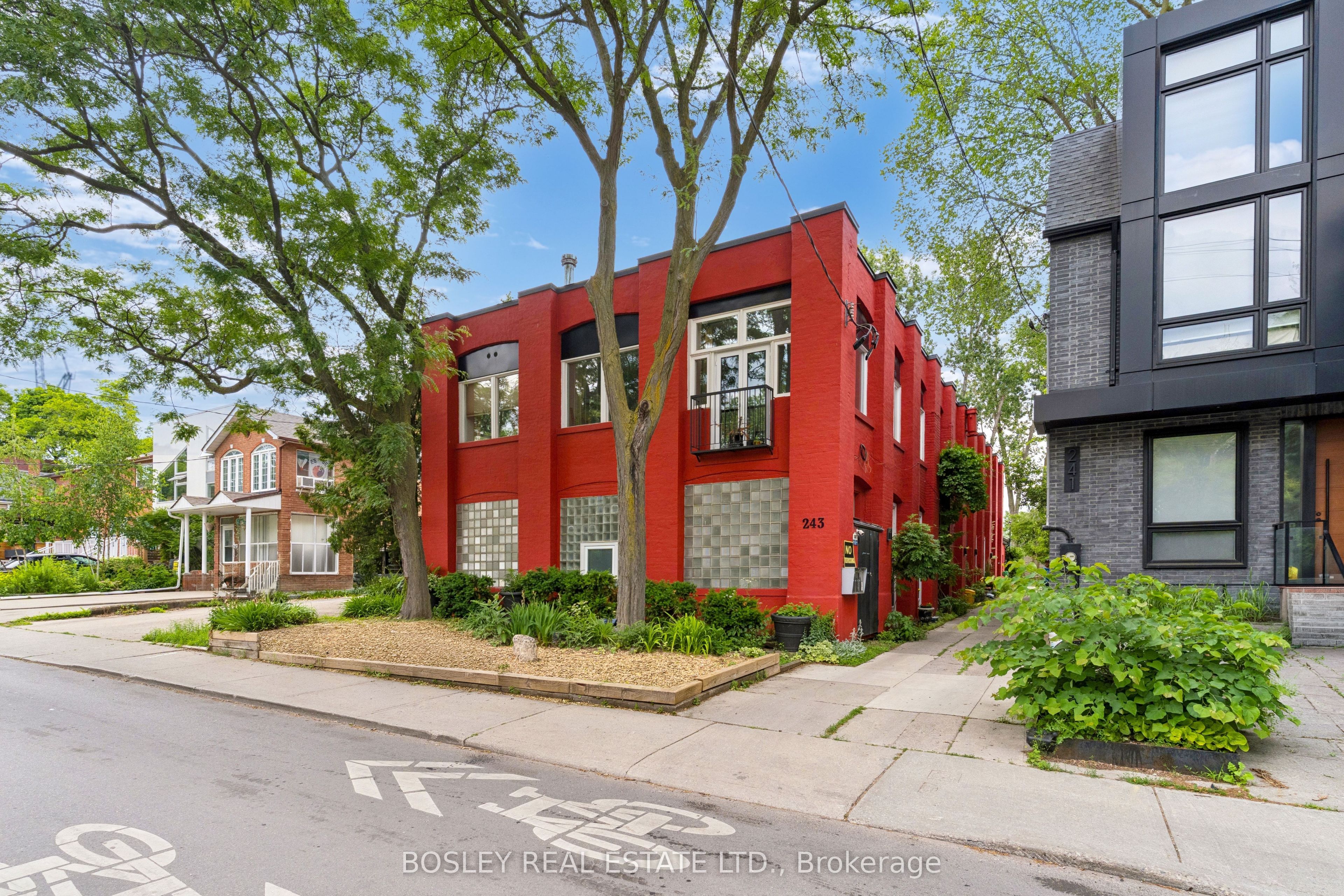 6-243 Macdonell Avenue, Toronto, ON, M6R 2A9