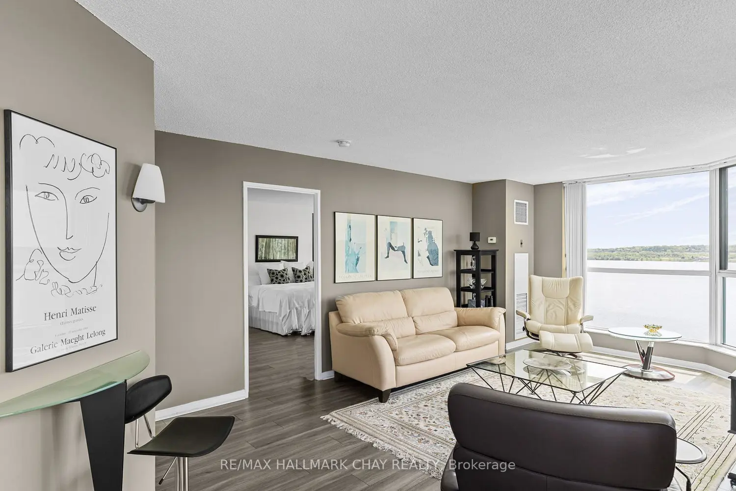 140 Dunlop Street 906 photo 2