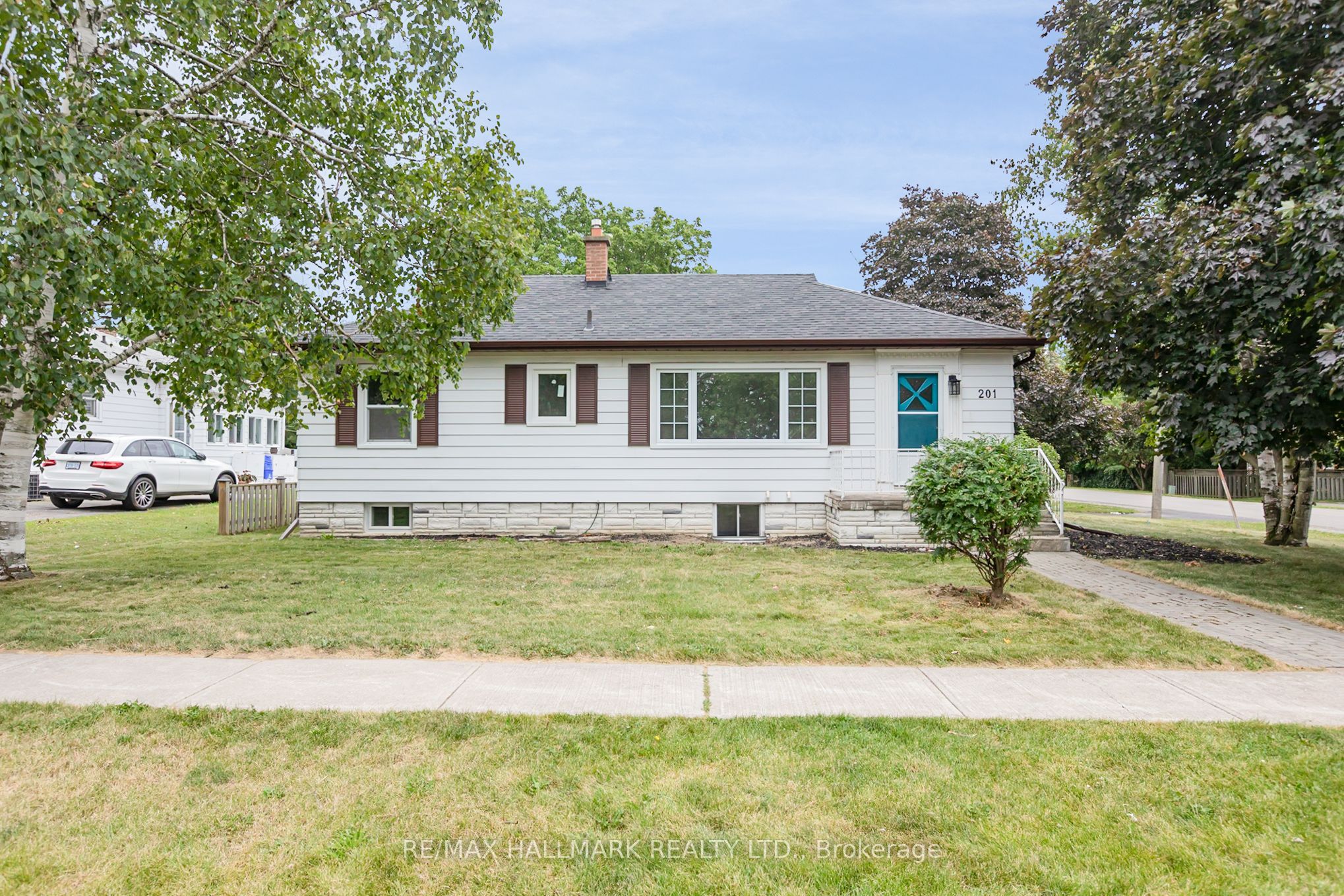 Upper-201 High Street, Whitby, ON, L1N 5H5