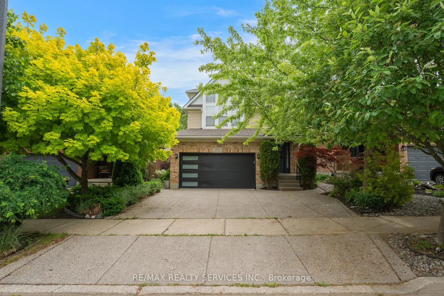 444 Lausanne Crescent