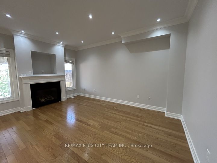 59 Trish Drive, Richmond Hill, ON, L4E 5C4 photo 2