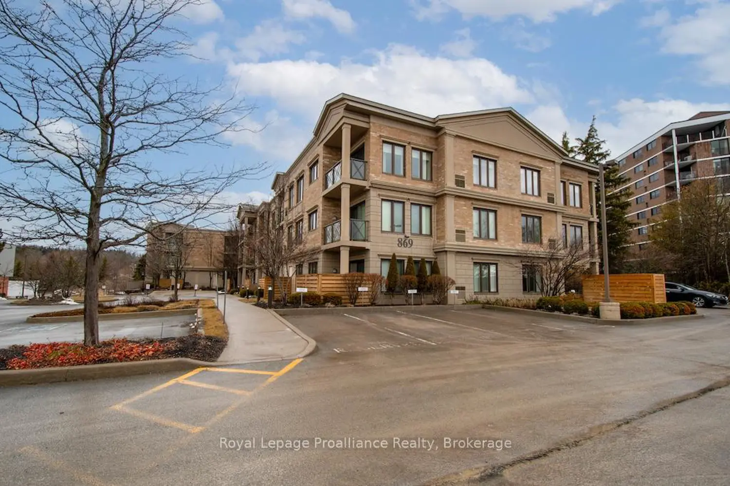 869 Clonsilla Avenue 212