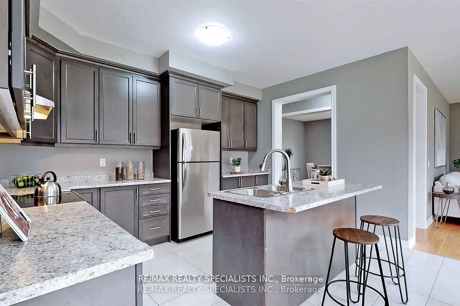 1191 Upper Thames Drive photo 5