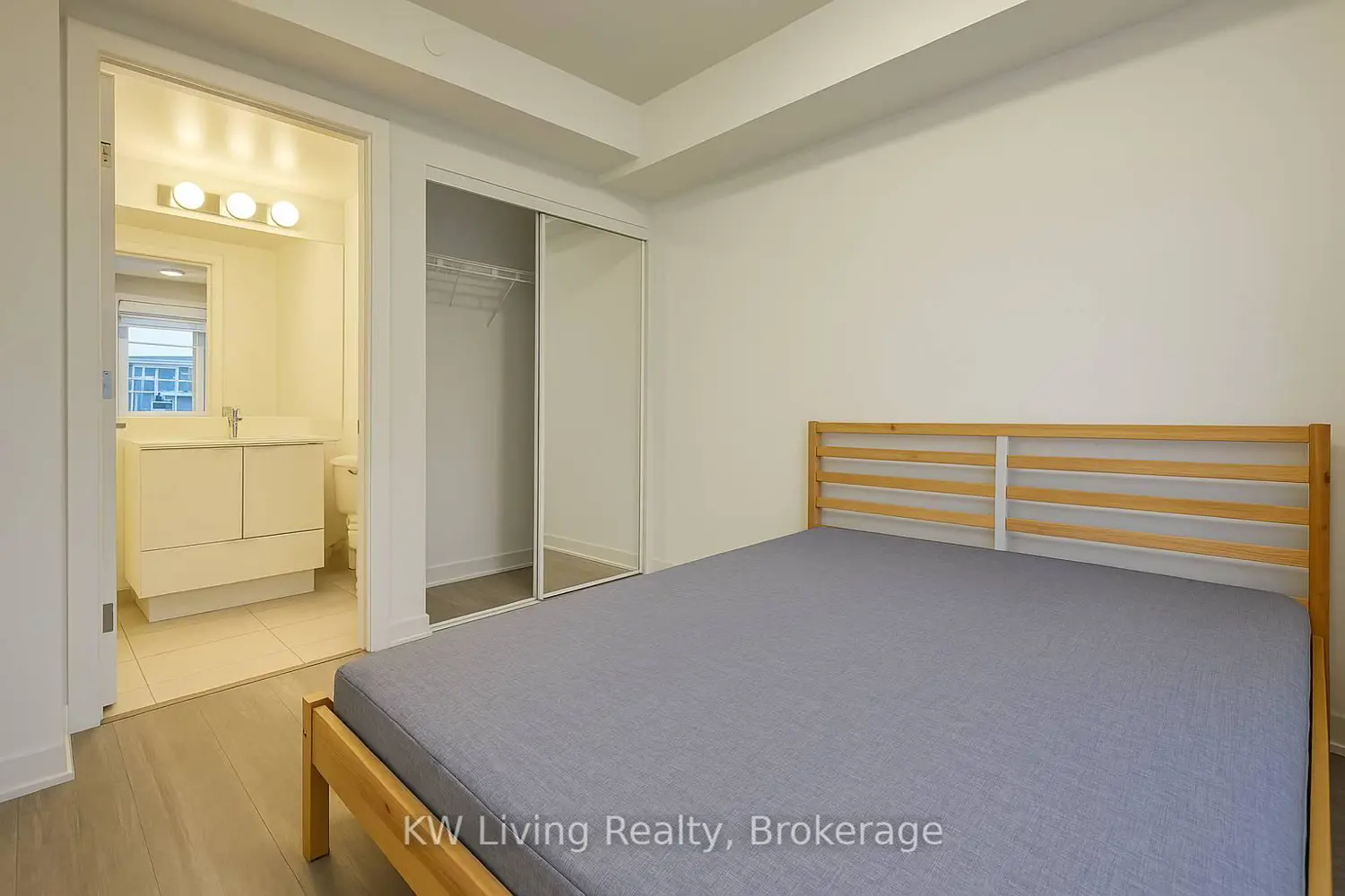 70 Princess Street 2010 photo 3