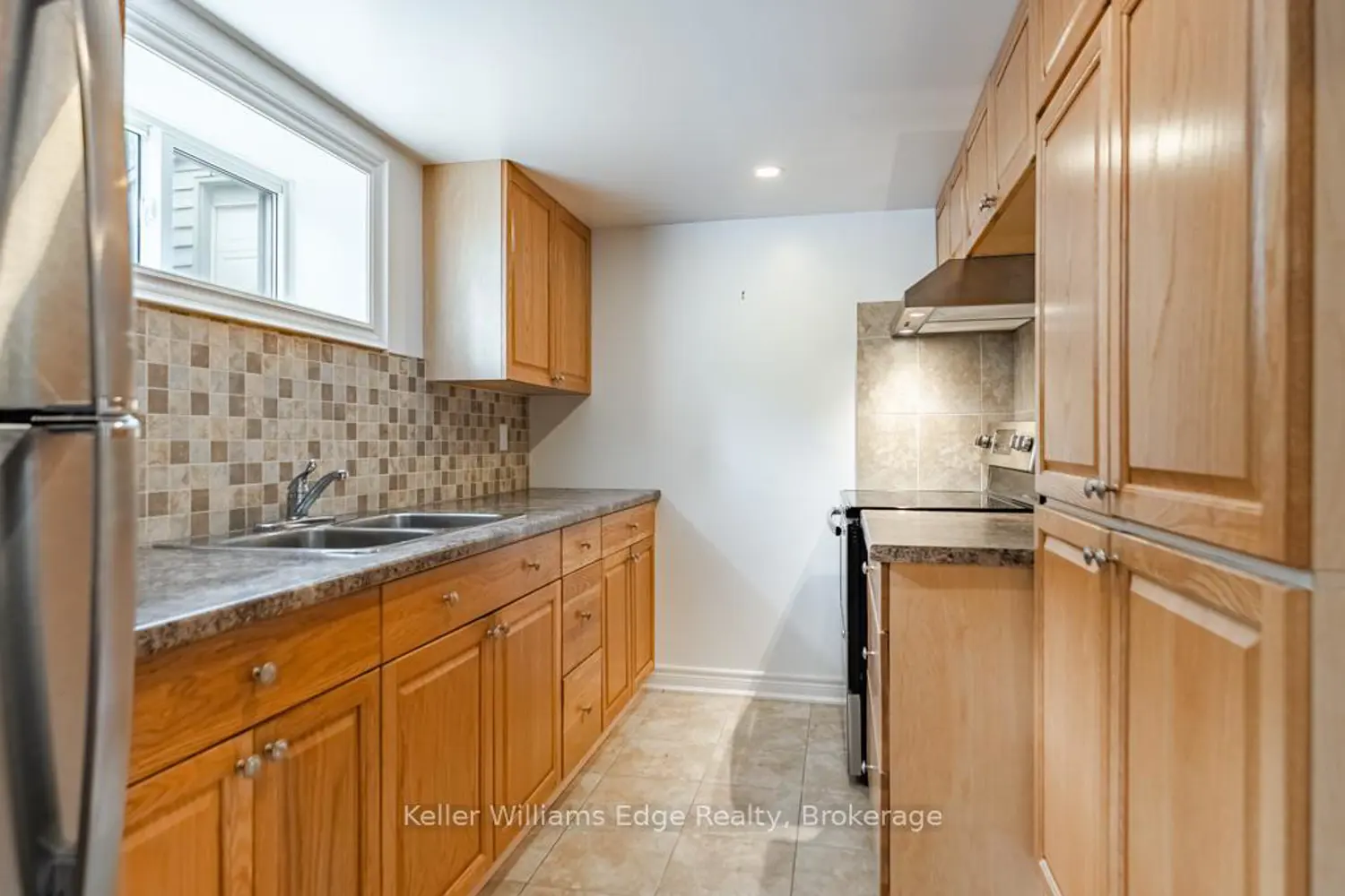 1025 Pinegrove Road photo 3