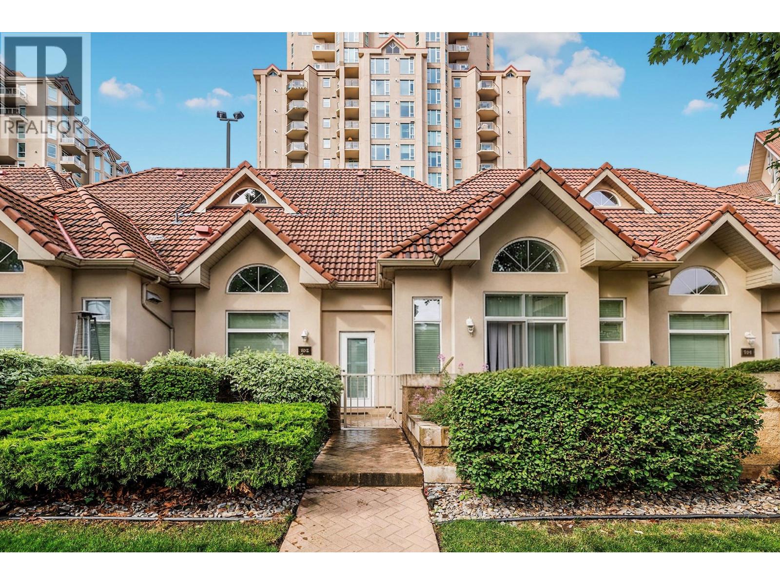 102-1128 Sunset Drive, Kelowna, BC, V1Y9W1