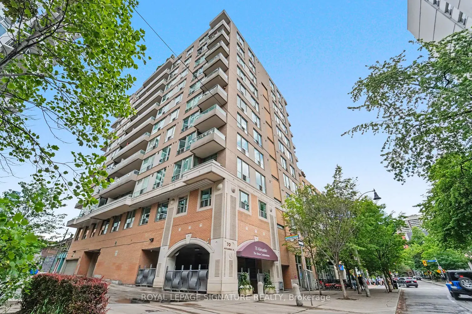 70 Alexander Street 406