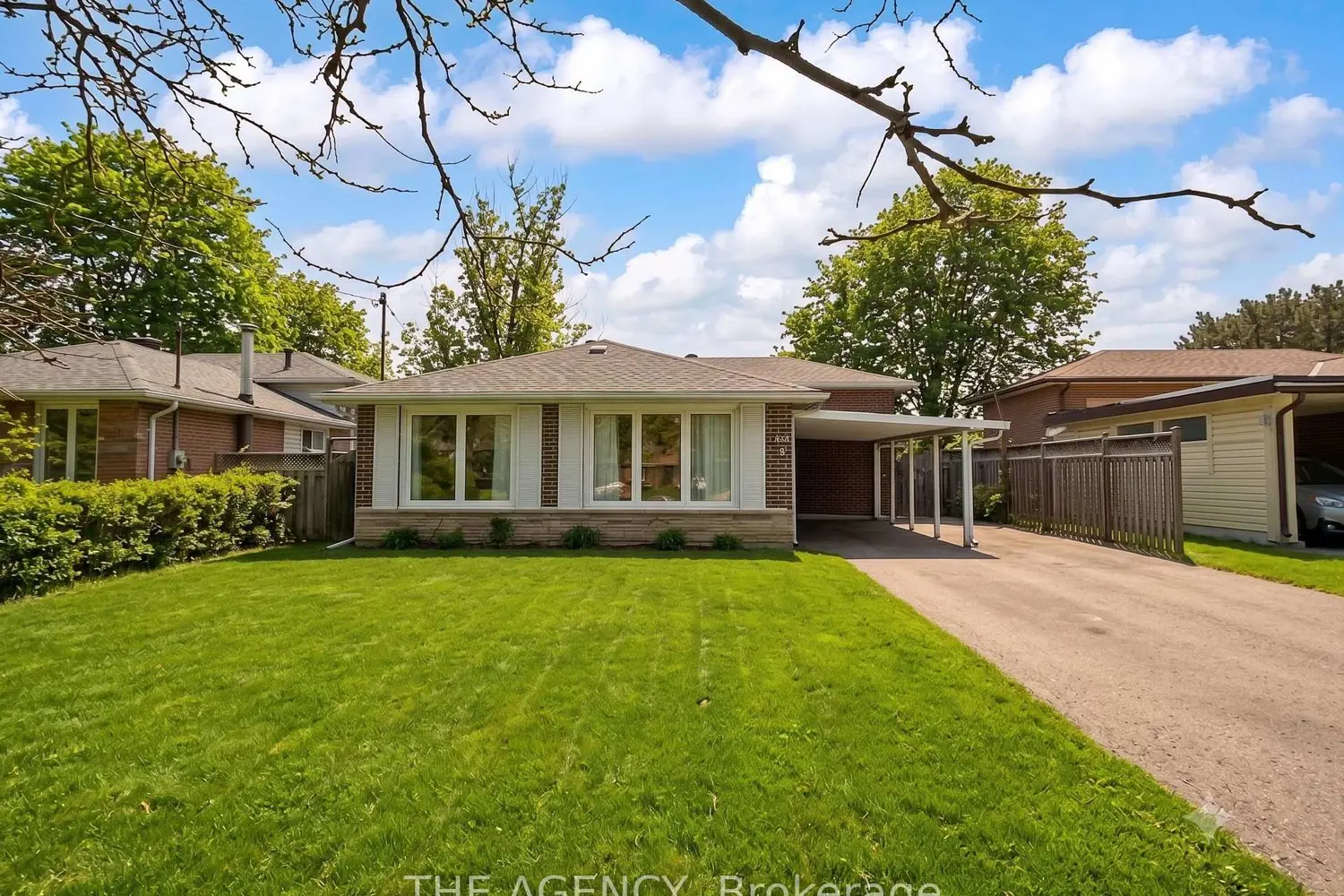 54 Manorglen Crescent
