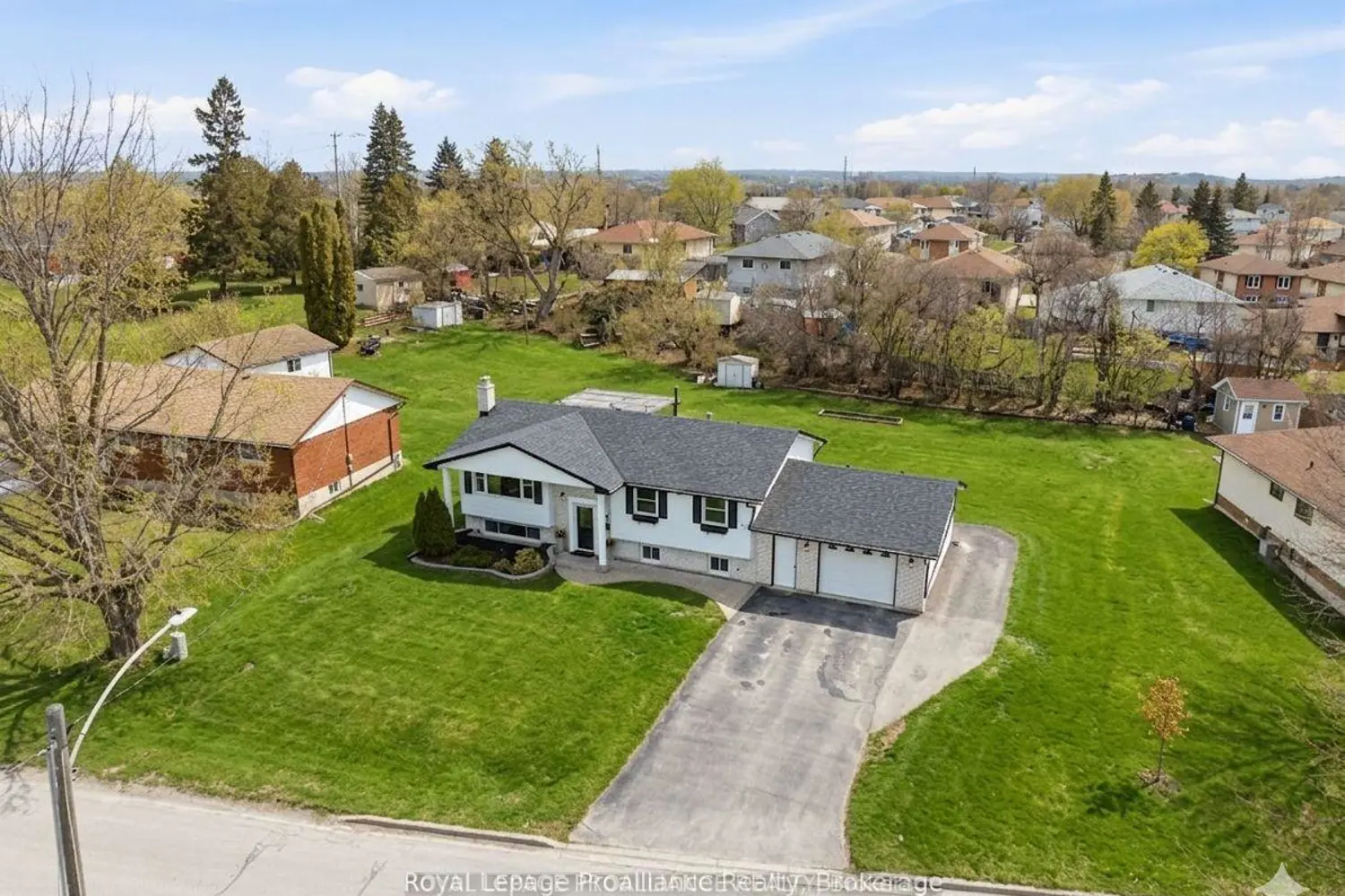 836 Stewart Drive photo 2