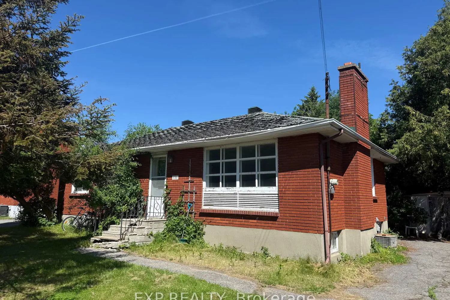 135 Oakridge Boulevard