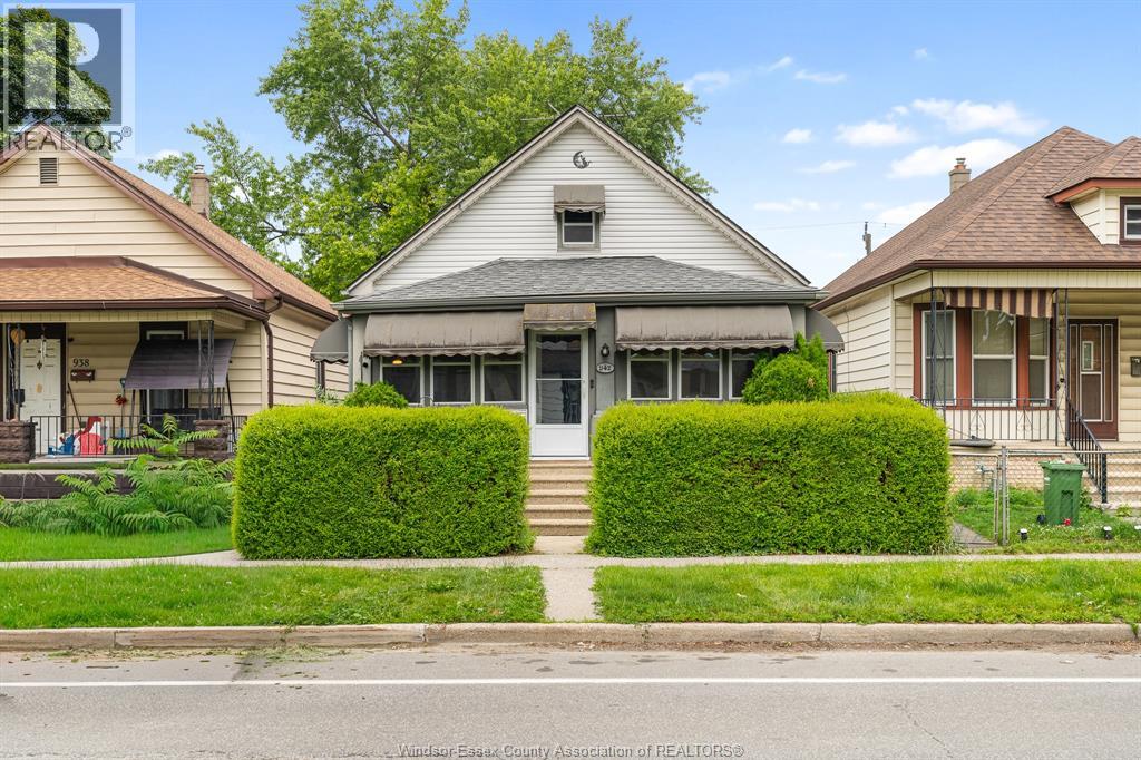 942 Lincoln Road, Windsor, ON, N8Y2H2