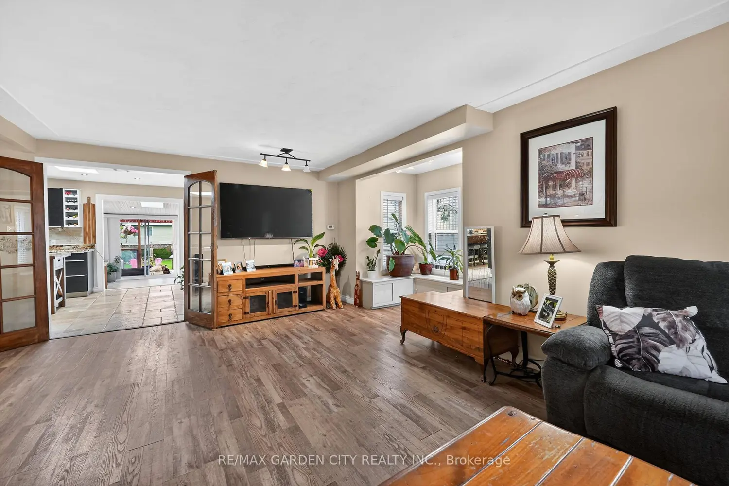 3555 Campden Road photo 4