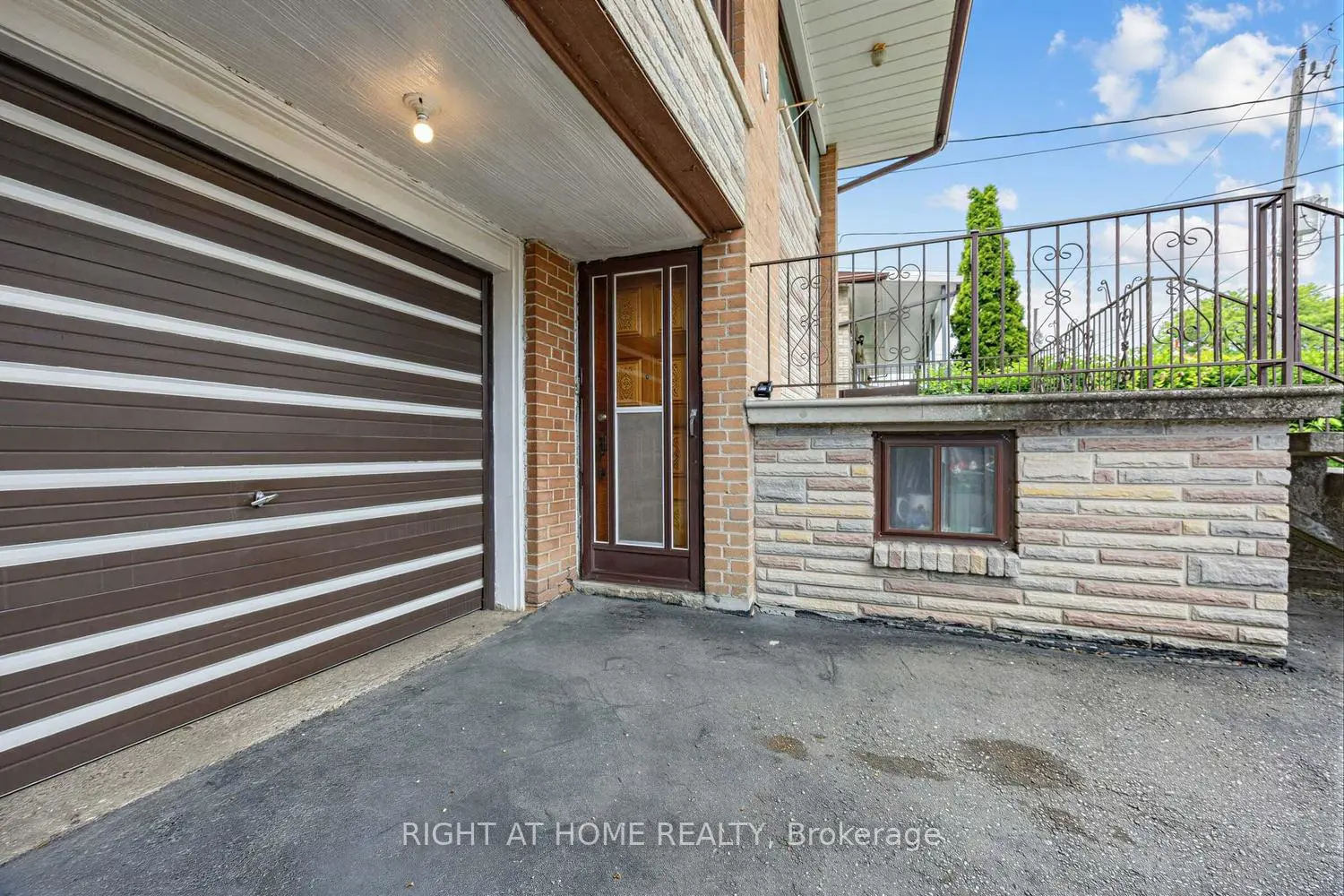 7 Daystrom Drive photo 3