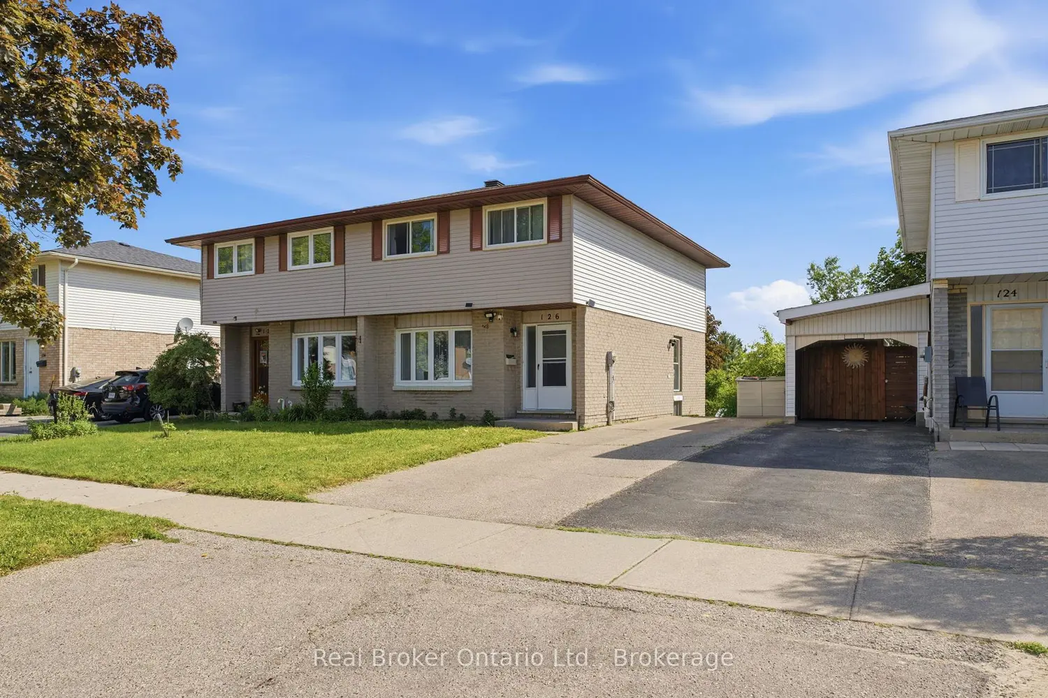 126 Dinison Crescent