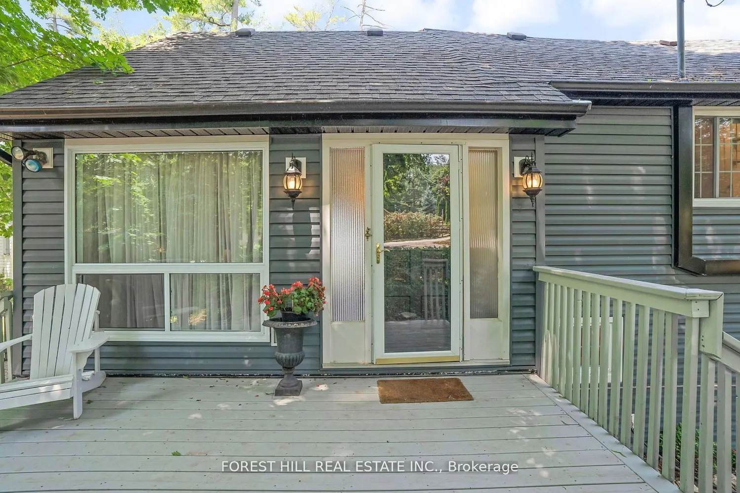 672 Hatton Avenue photo 3