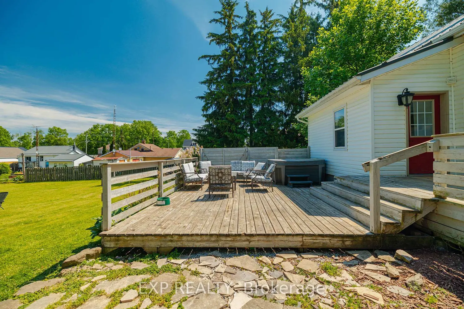1567 Old Brock Street photo 4