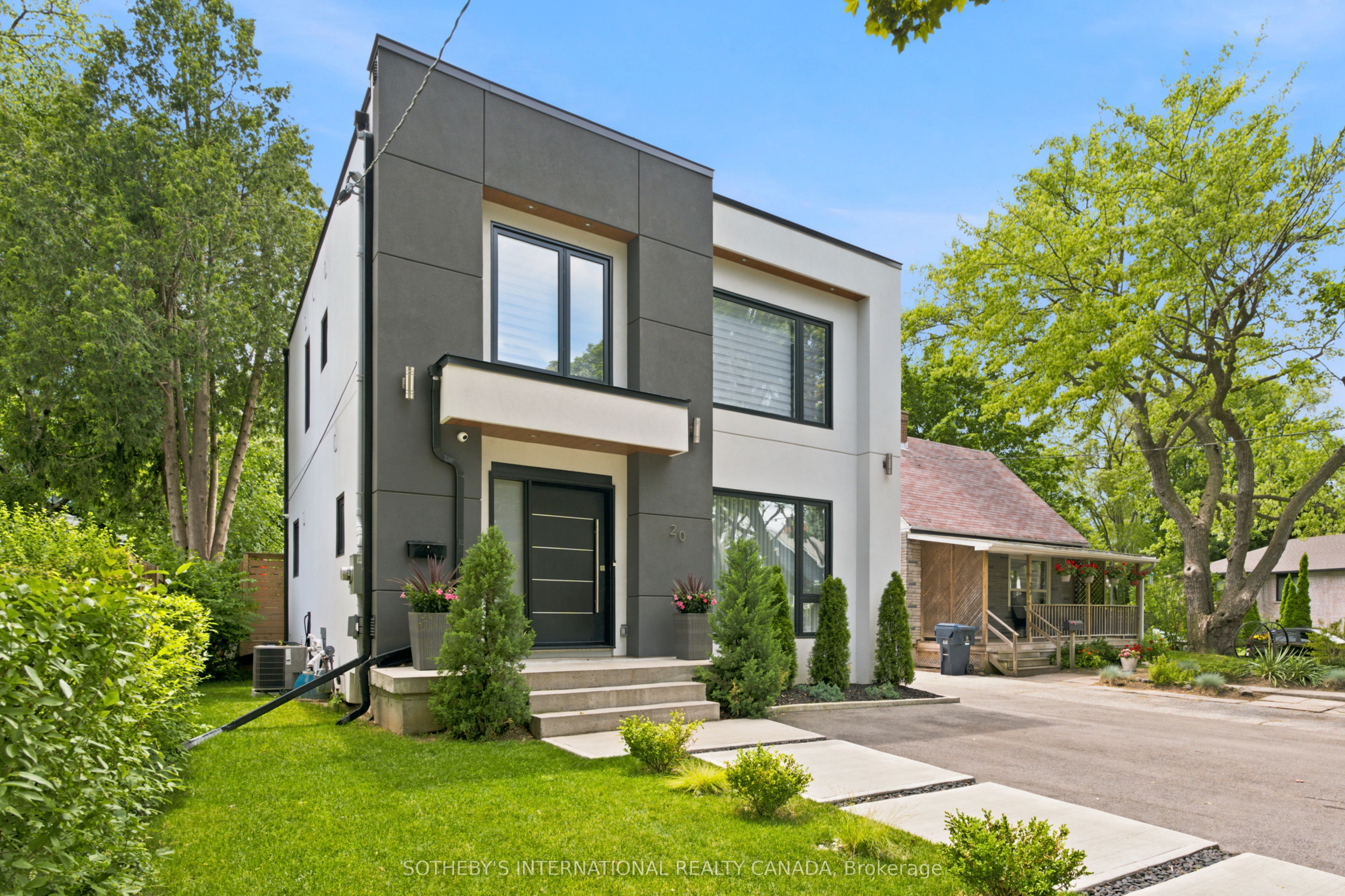 20 Uno Drive, Toronto, ON, M8Z 3N6