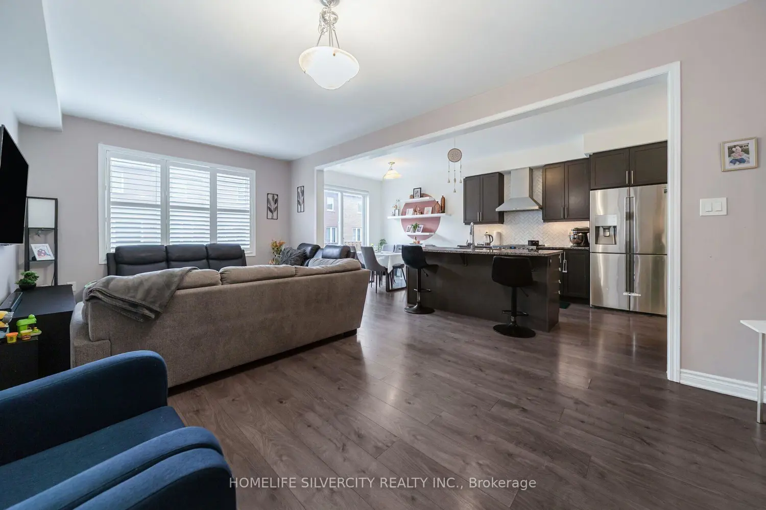 124 Benhurst Crescent photo 4
