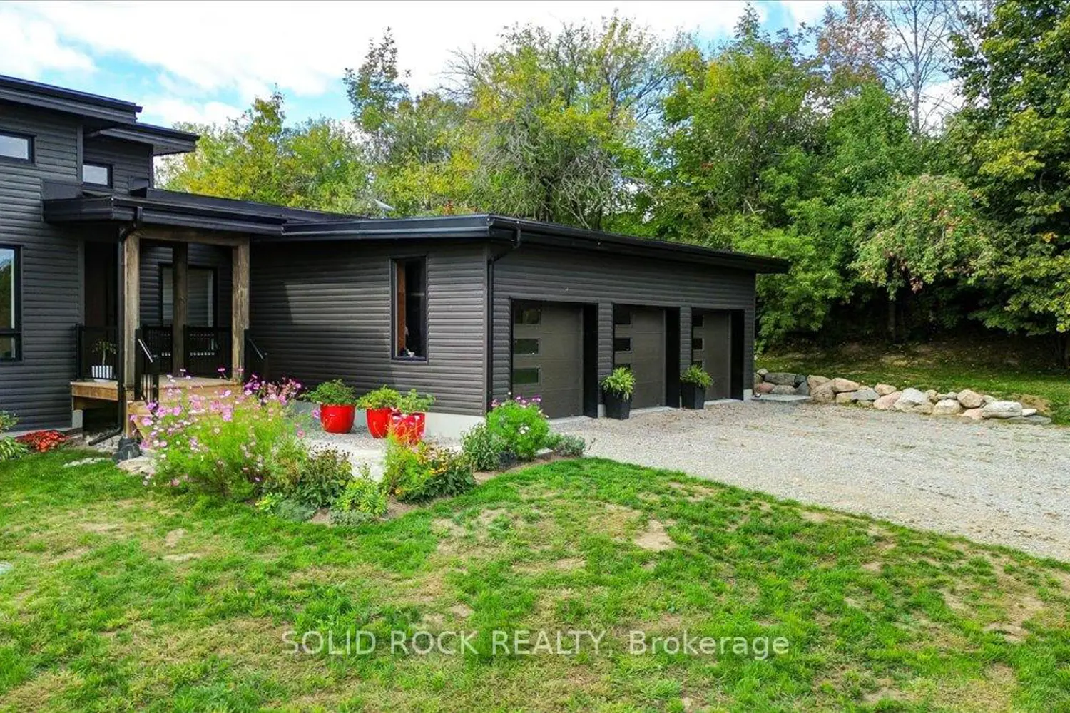 506 Catchmore Road photo 2