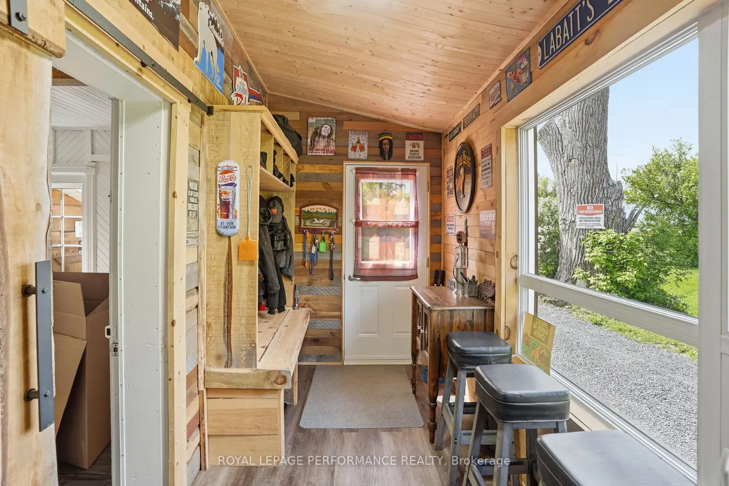 961 Boundary Road photo 2