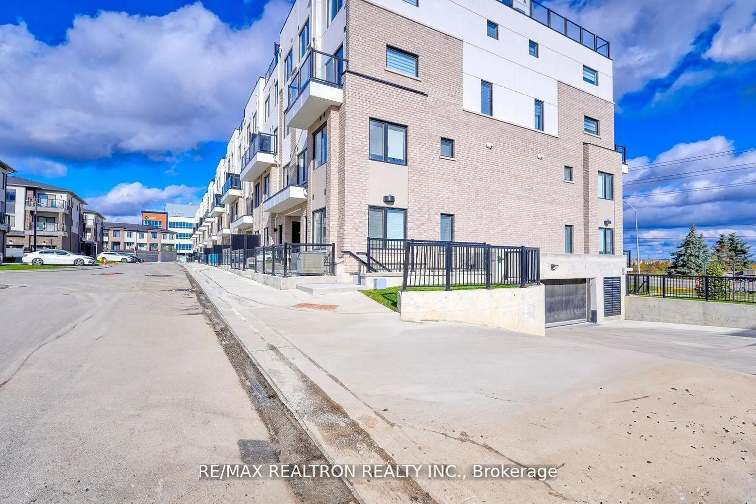 1695 Dersan Street photo 3