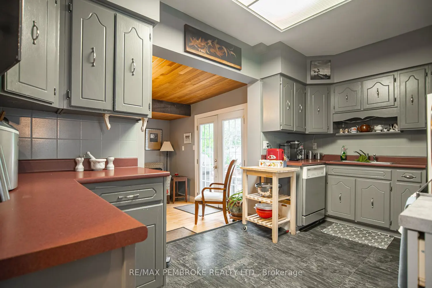 320 Mackay Street photo 2
