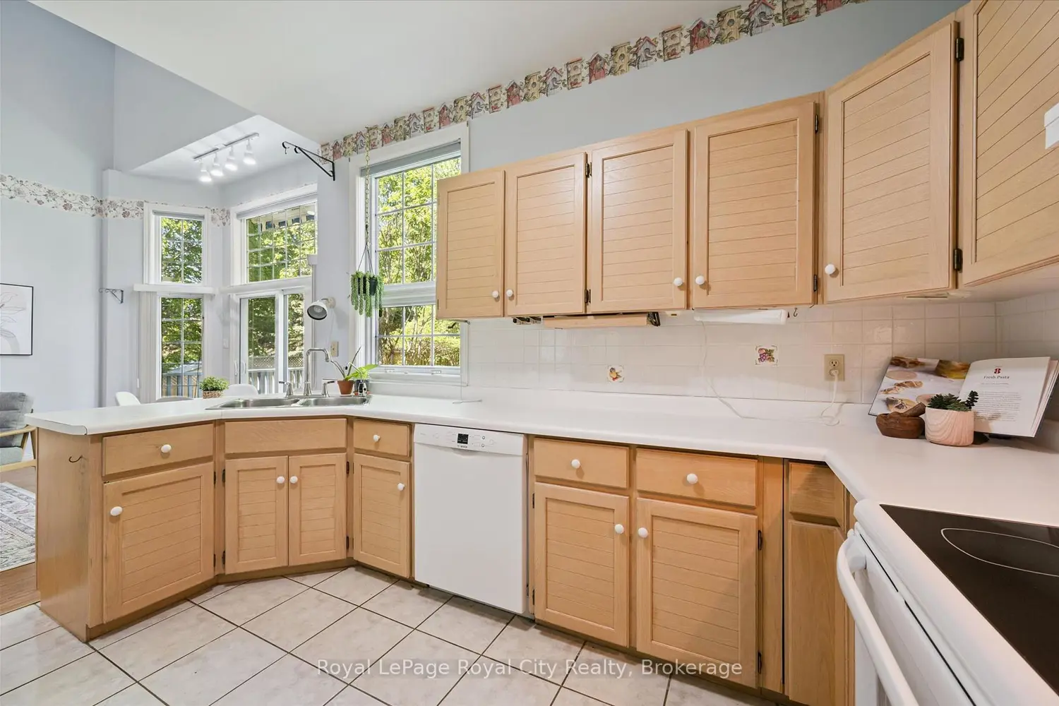 539 Harvey Street photo 5