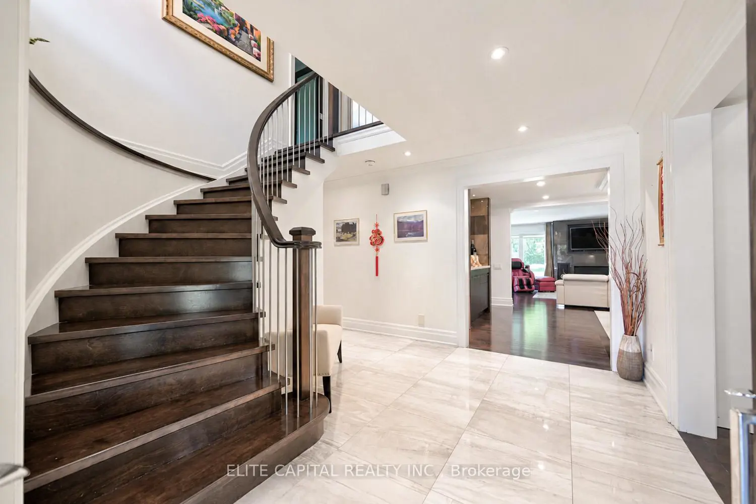 16 Thomas Reid Road photo 2
