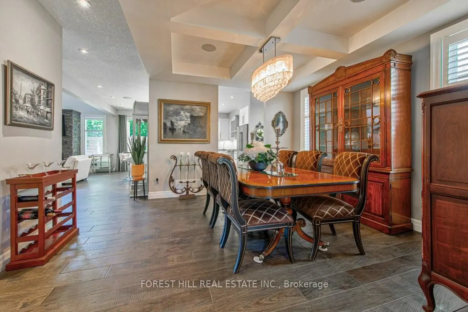 158 Eaglecrest Street photo 3