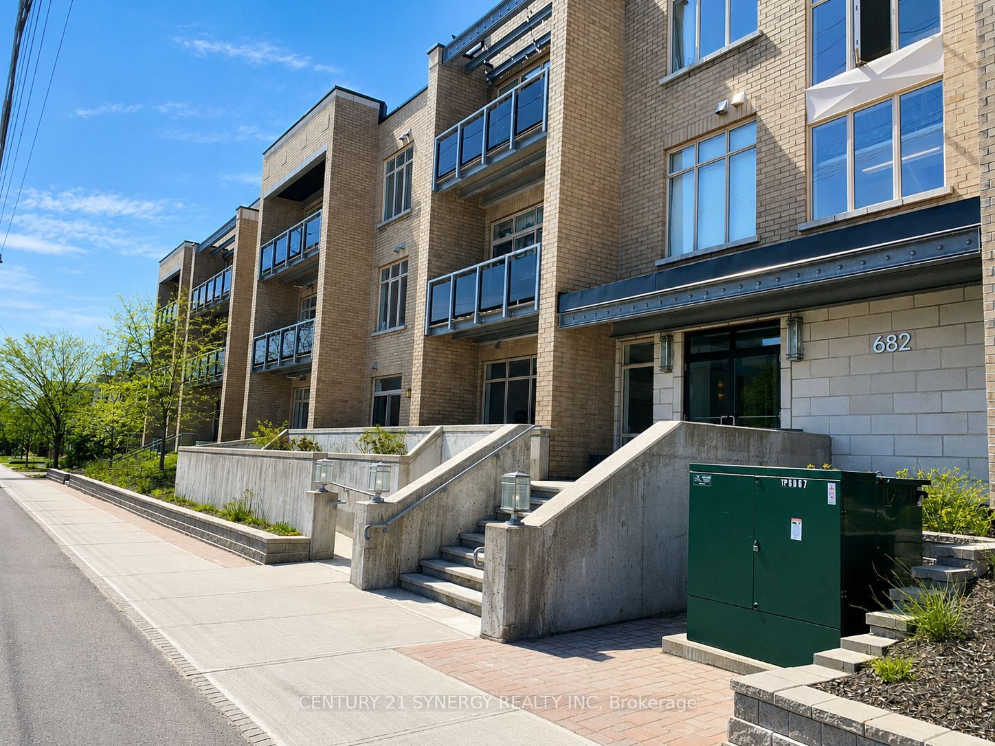 209-682 Churchill Avenue N, Ottawa, ON, K1Z 5G5