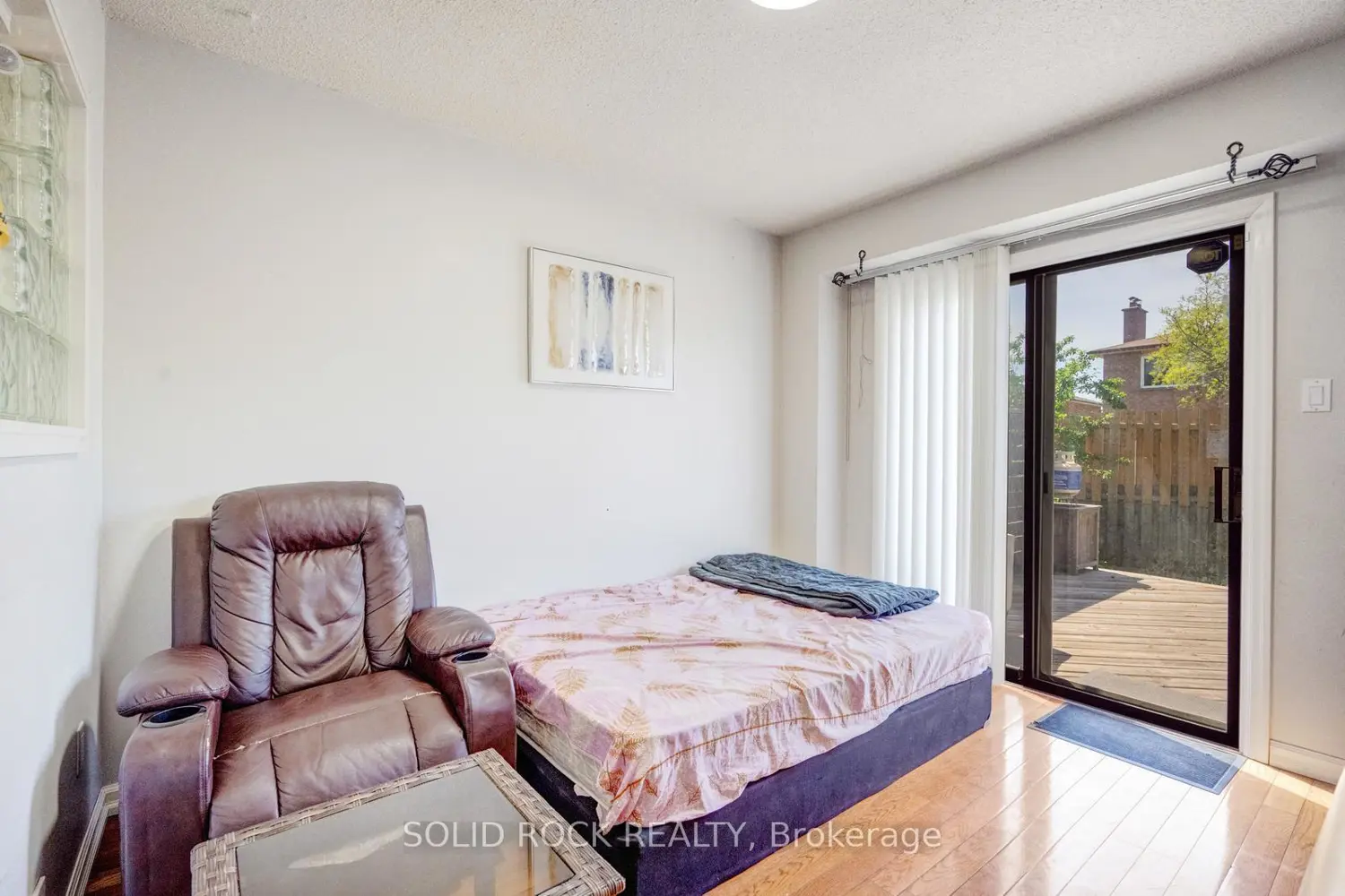 60 Martindale Crescent photo 2