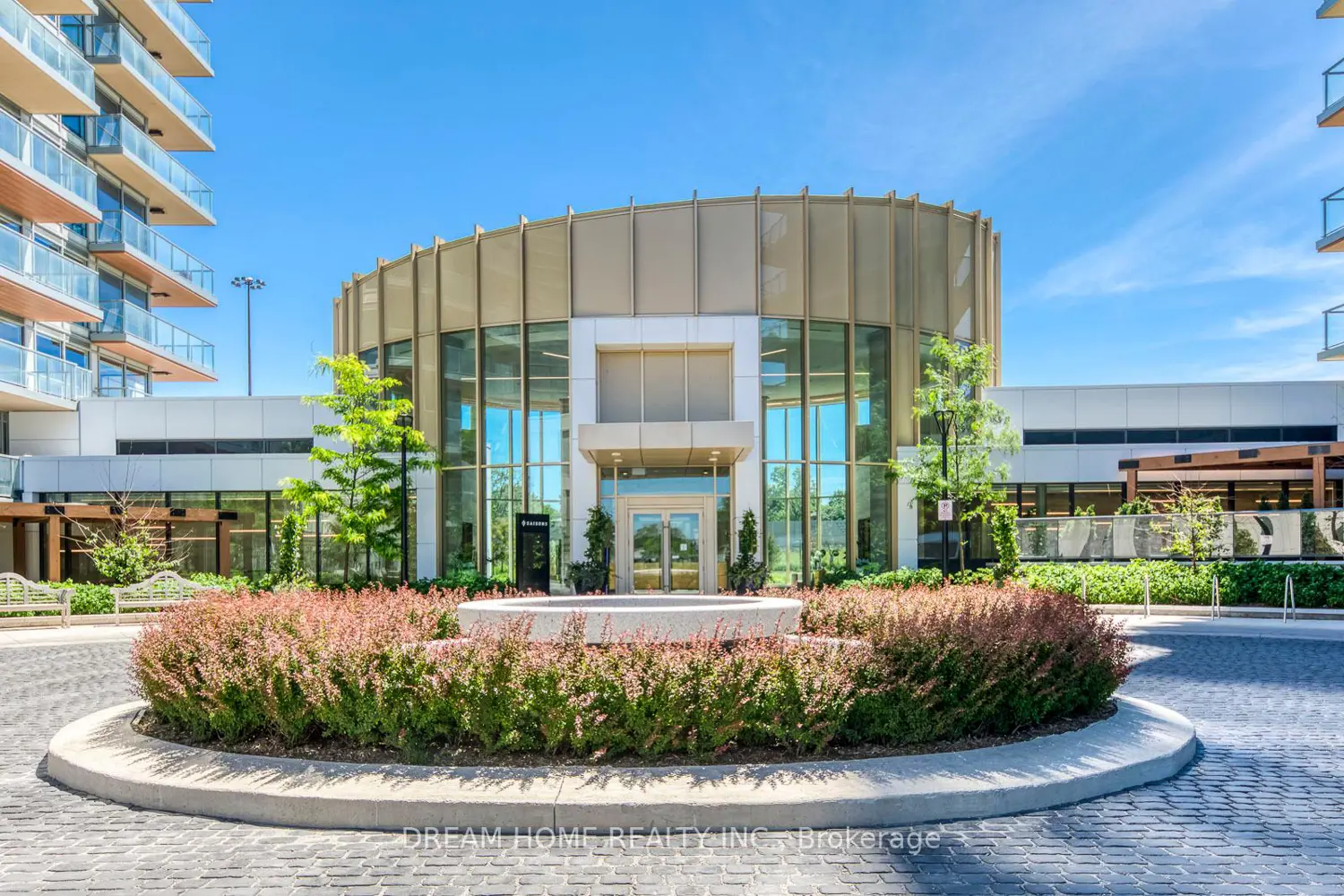 27 Mcmahon Drive 1106
