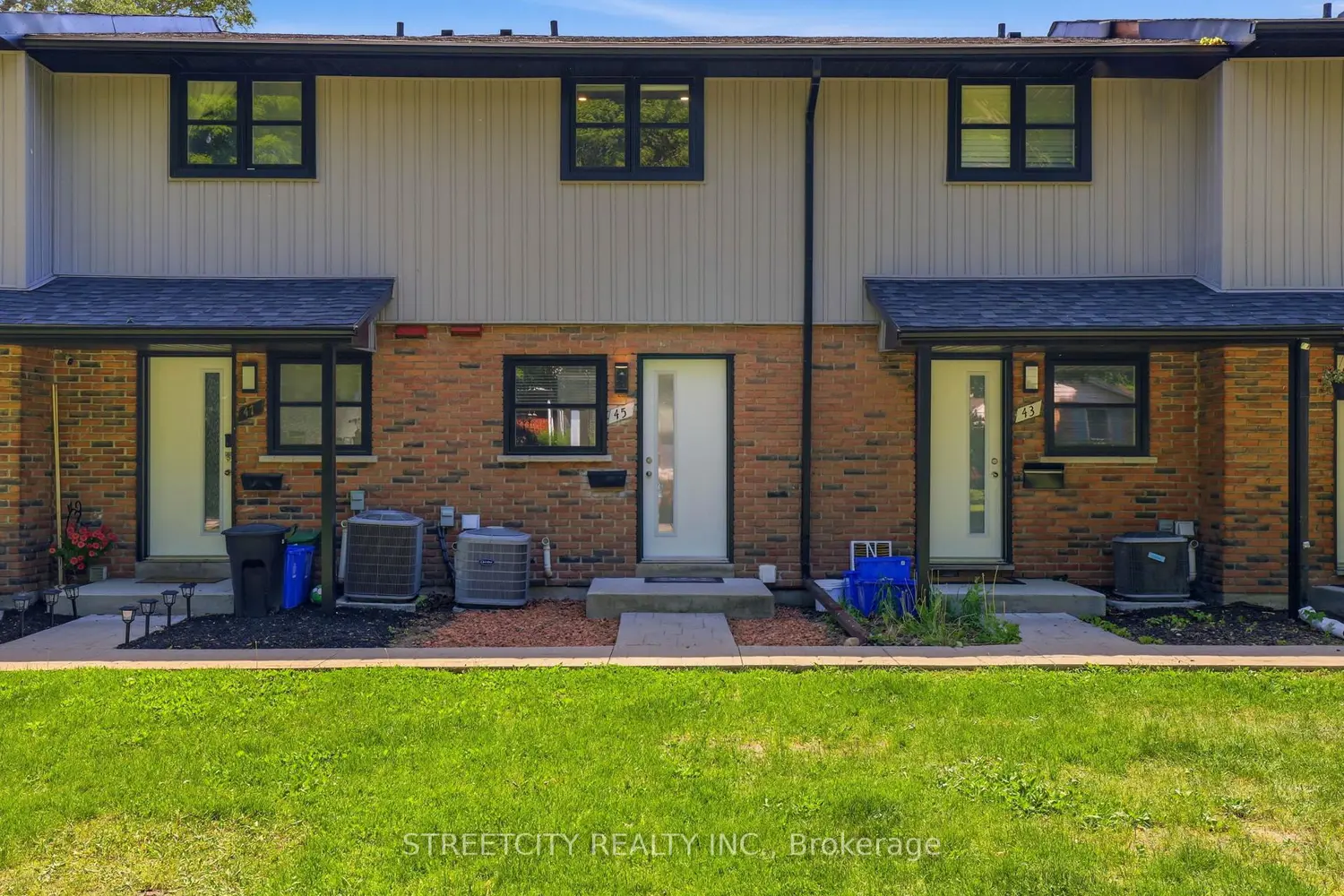 45 Toulon Crescent