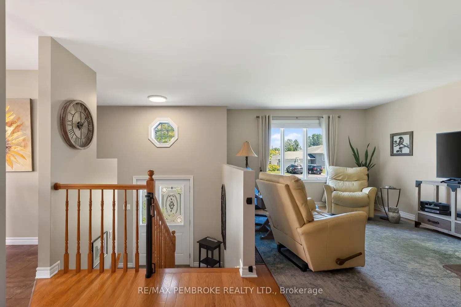 39 Oak Avenue photo 4