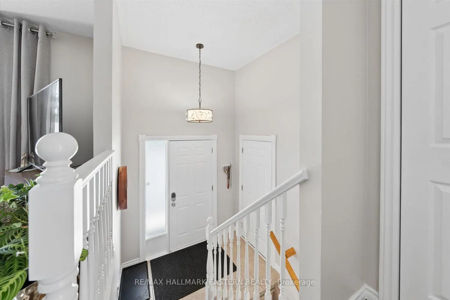 2538 Foxmeadow Road photo 2