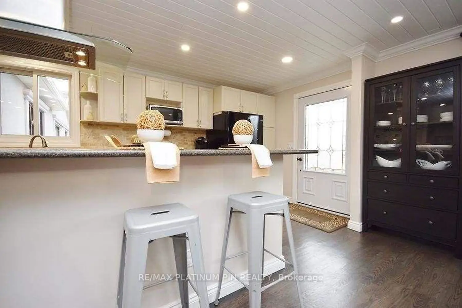 21 Longfield Drive photo 4