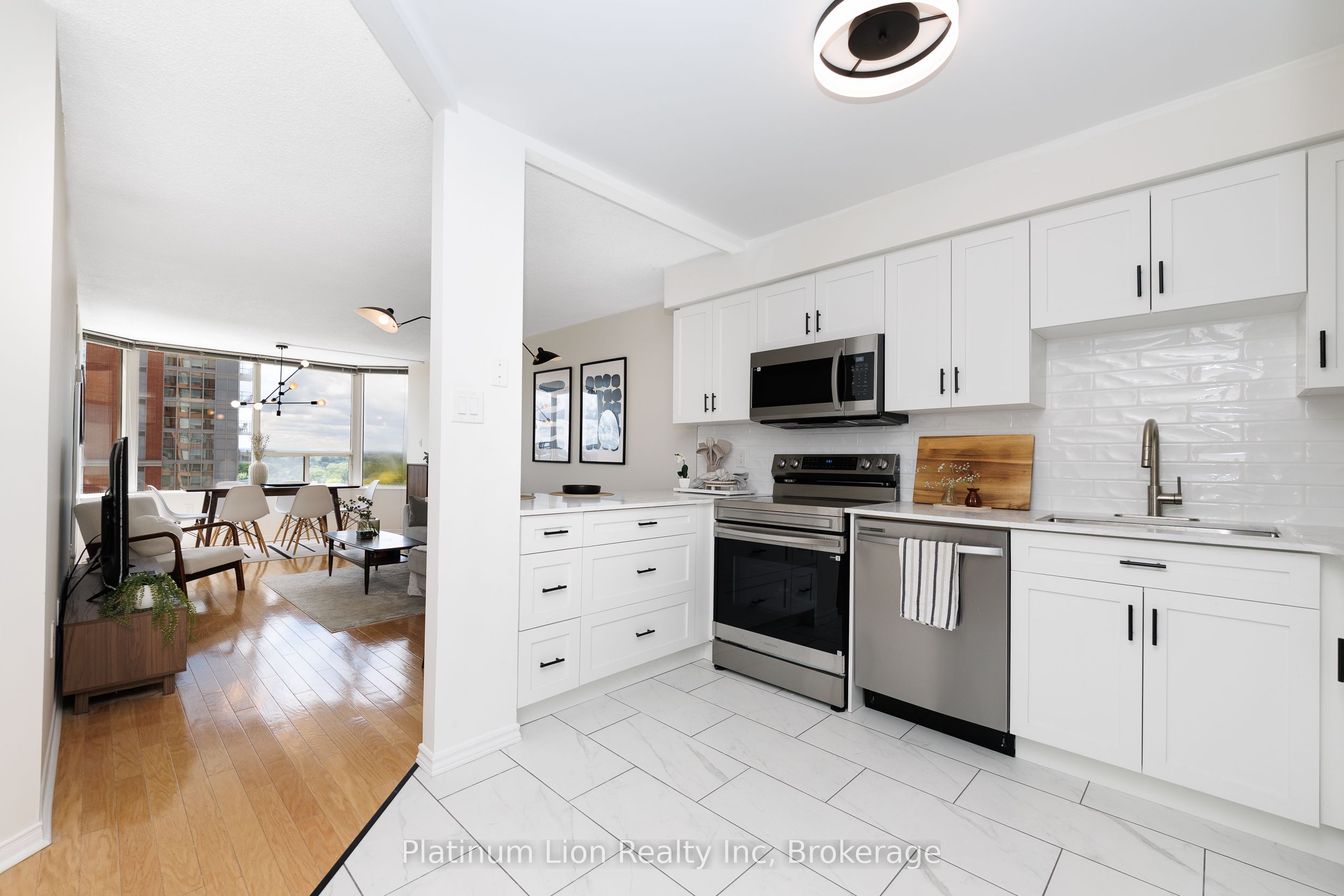 1004-1270 Maple Crossing Boulevard, Burlington, ON, L7S 2J3 photo 2