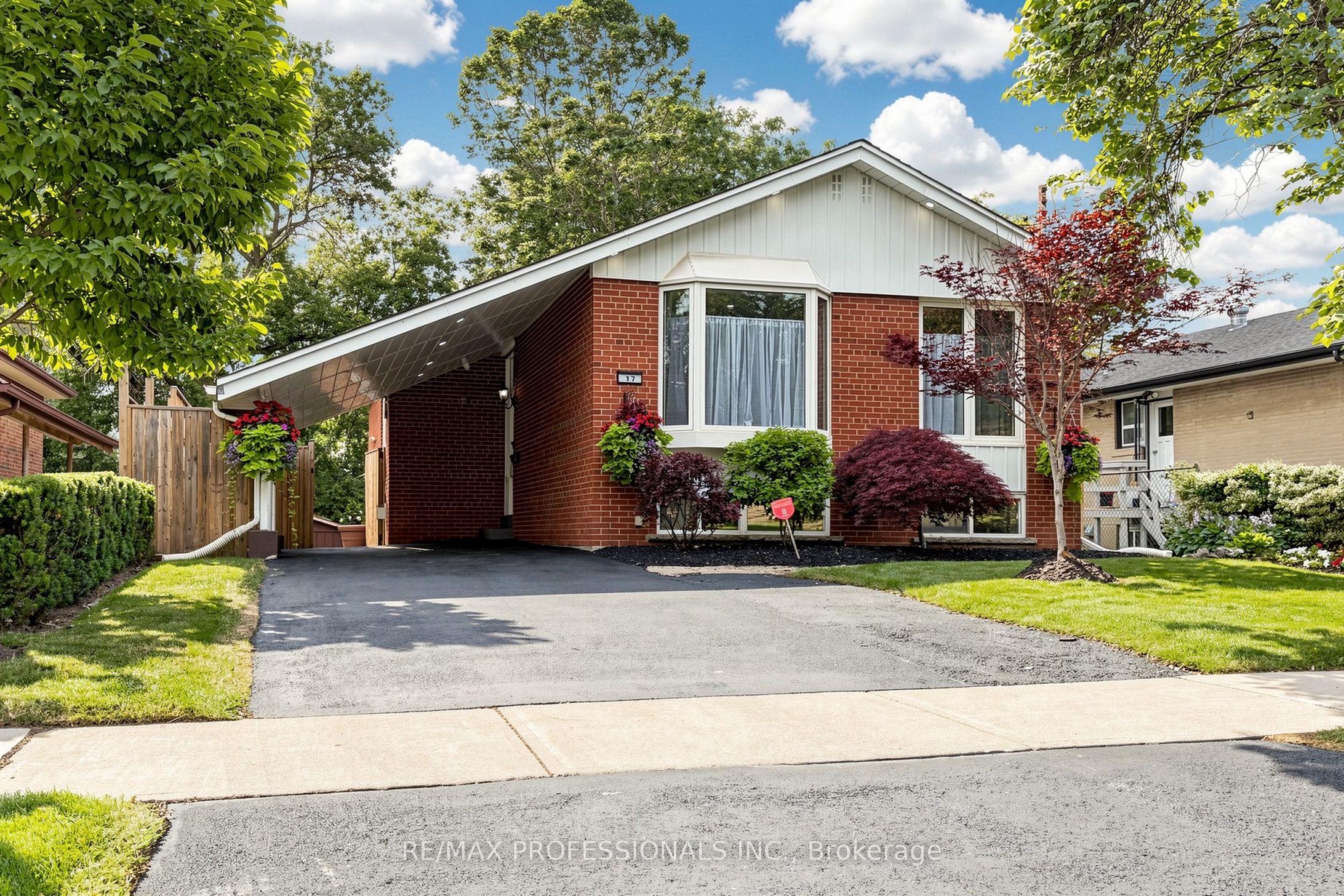 17 Barwell Crescent, Toronto, ON, M9W 2W4