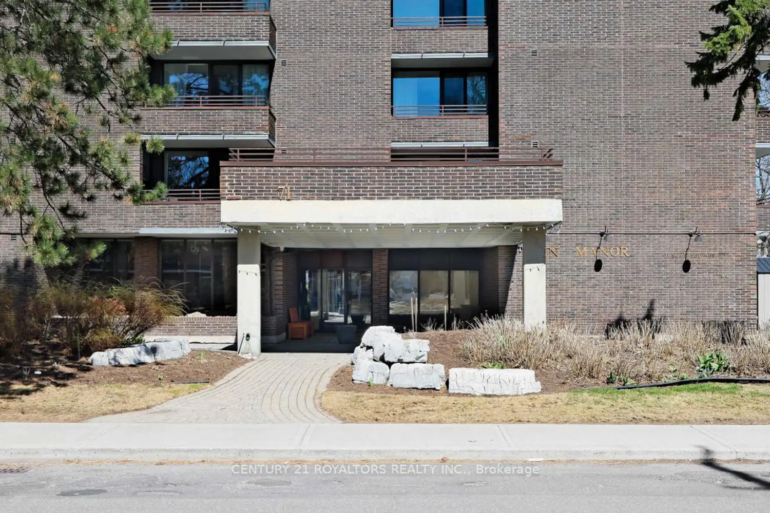 71 Somerset Street 1602 photo 3