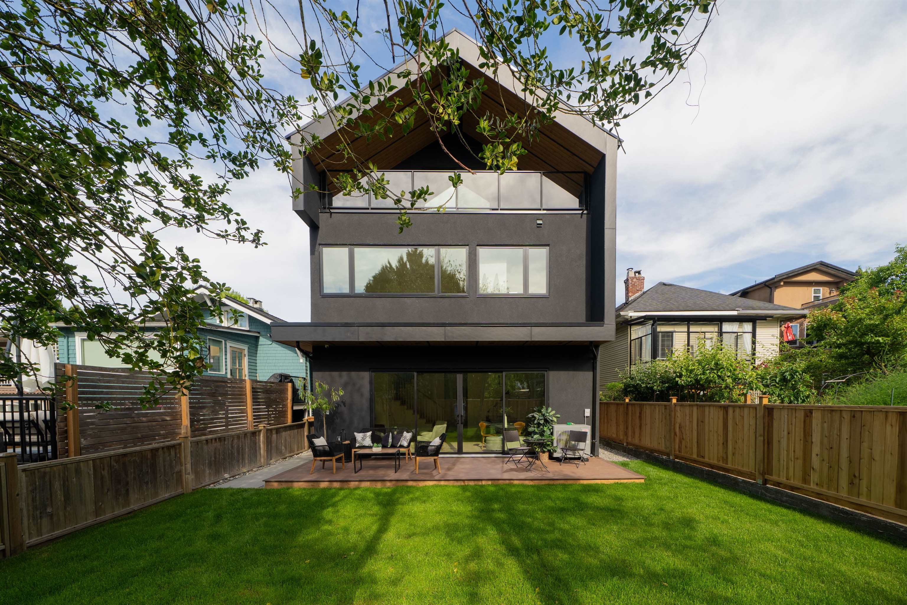 2-4161 Windsor Street, Vancouver, BC, V5V 4P2
