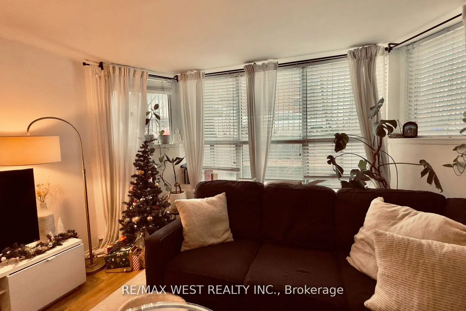 1061 Bathurst Street photo 5