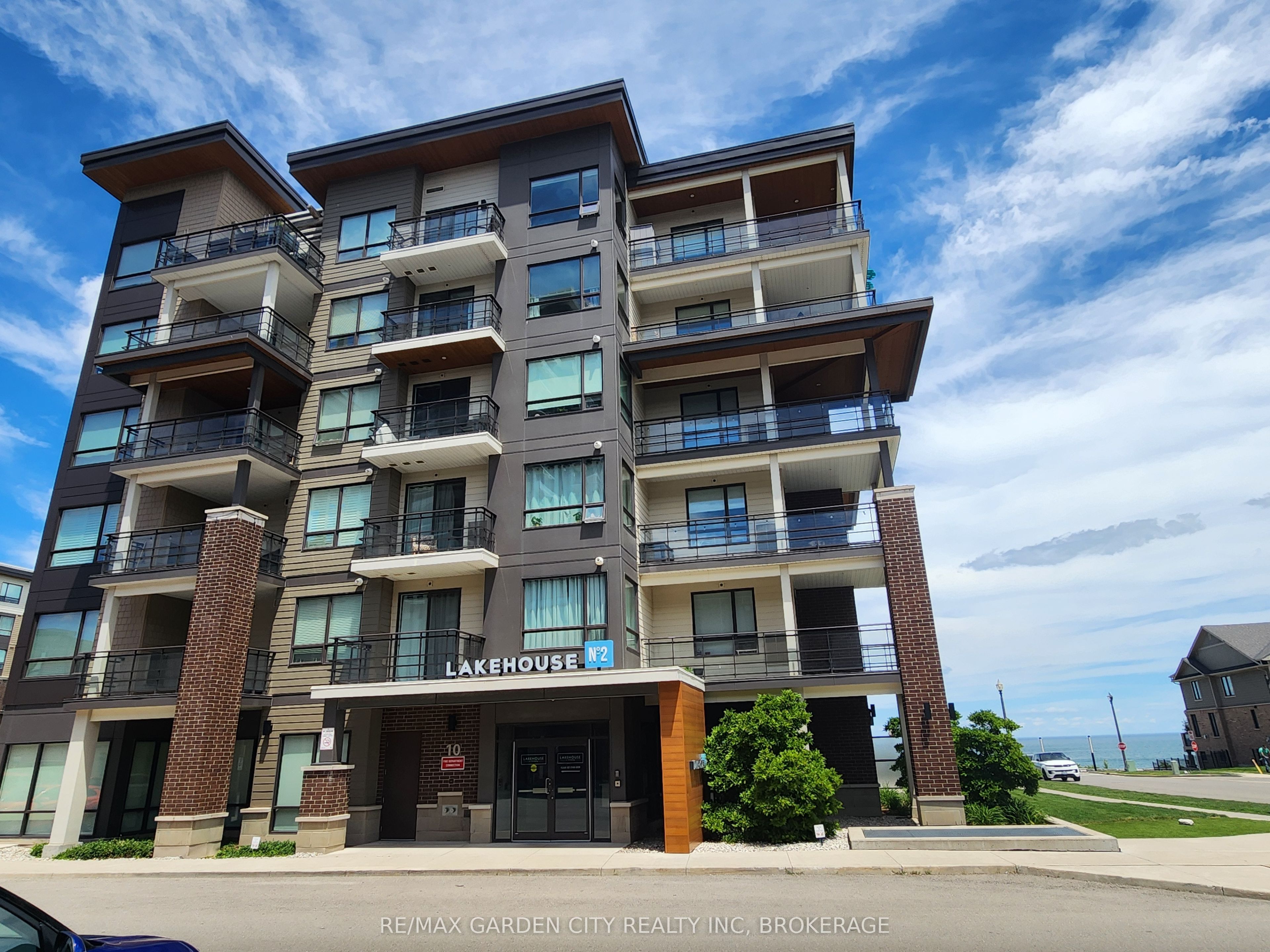 206-10 Esplanade Lane, Grimsby, ON, L3M 0H1