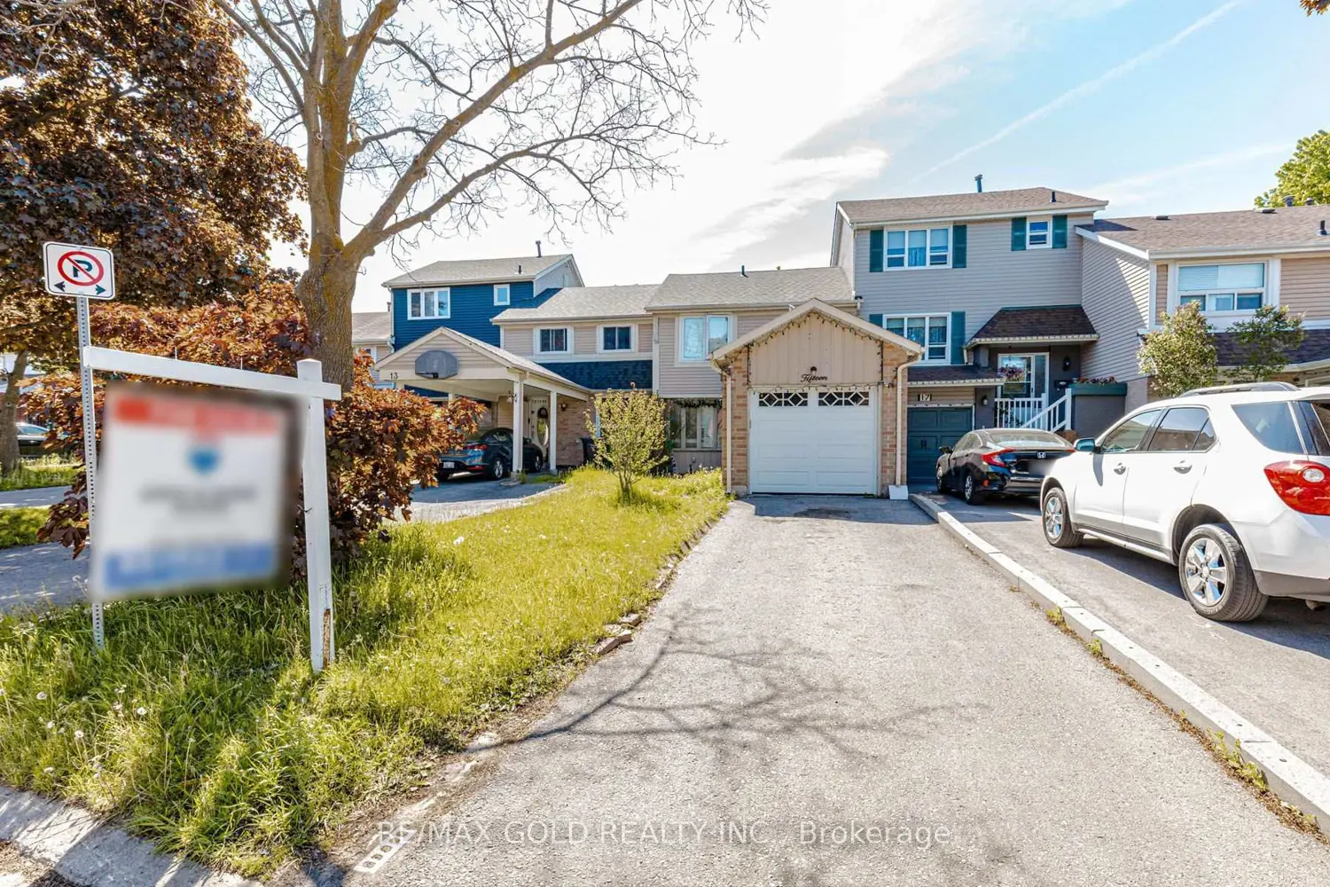 15 Courtleigh Square photo 2