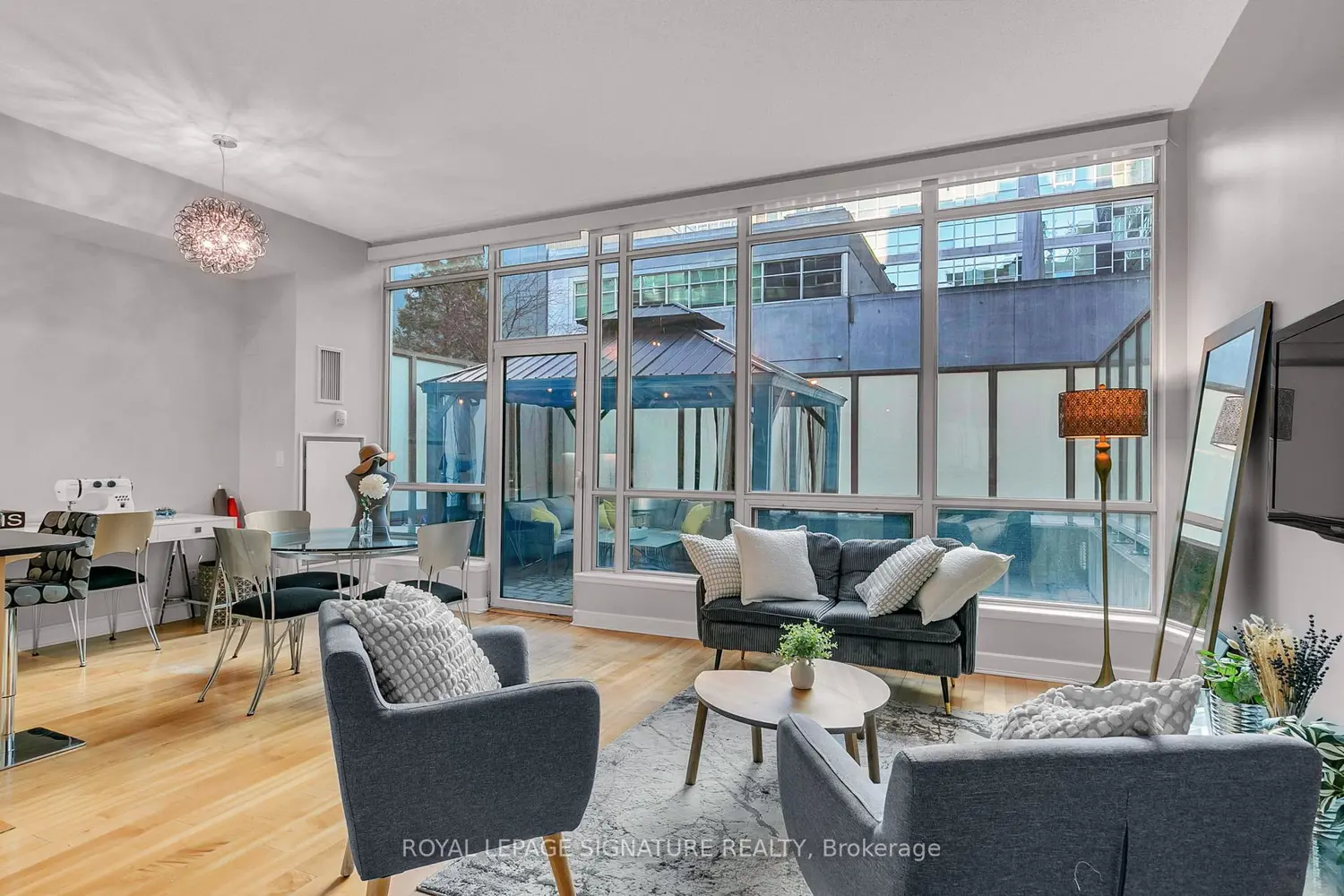 350 Wellington Street G25