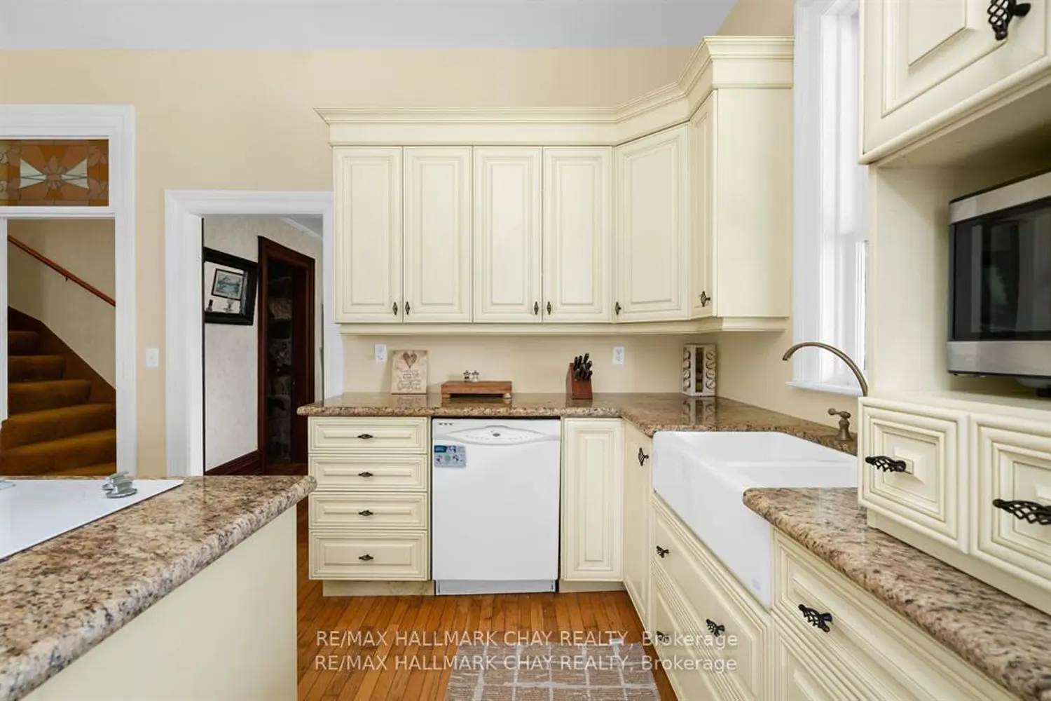 1407 Flos 8 Road photo 3