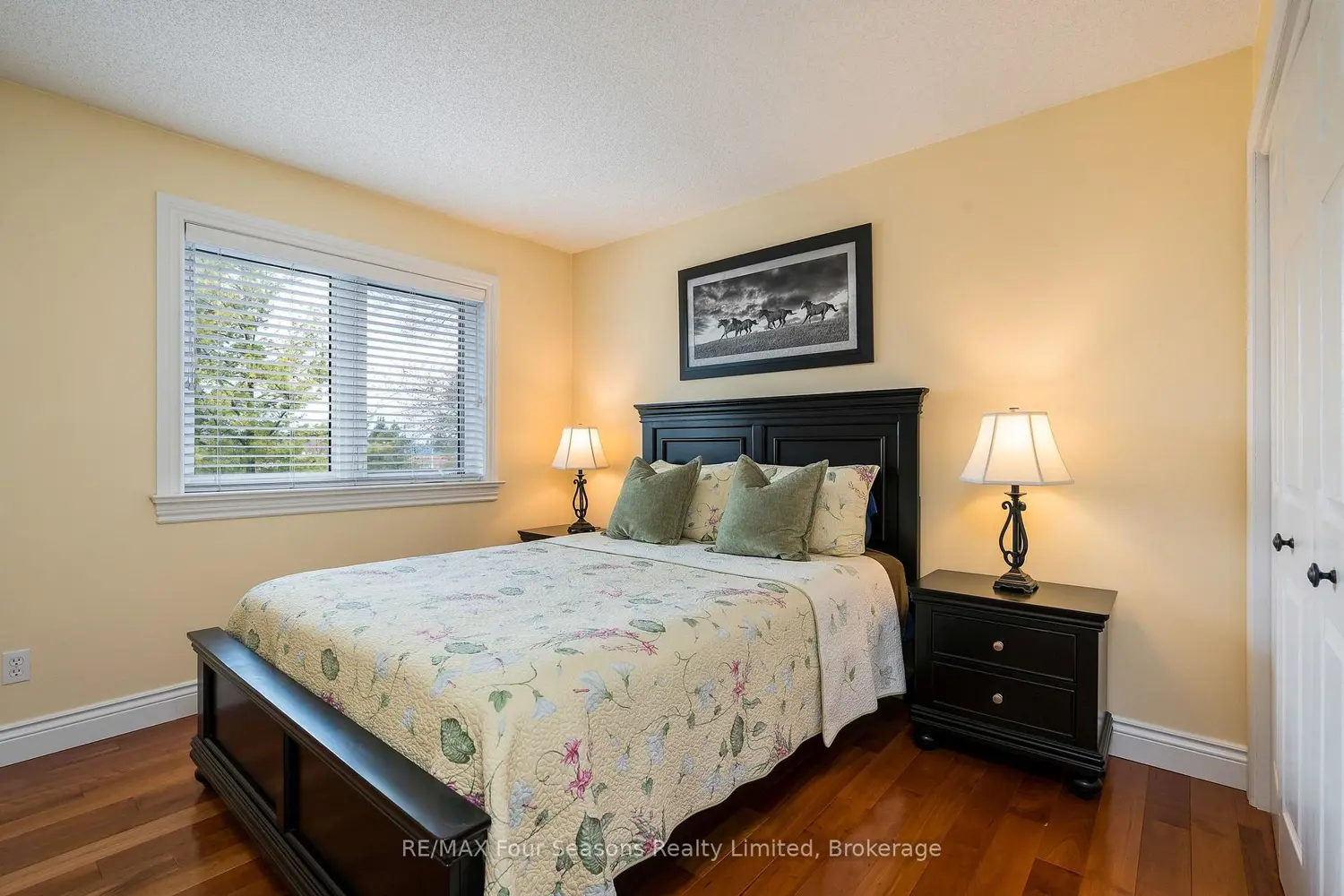 16 Carmichael Crescent photo 4
